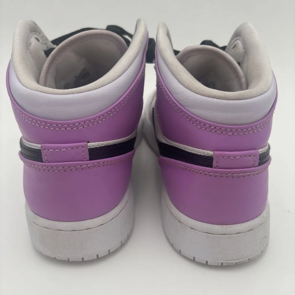 Nike Air Jordan 1 Mid GS White Barely Grape‎ DQ8423-501 Size 5.5 Youth / 7W